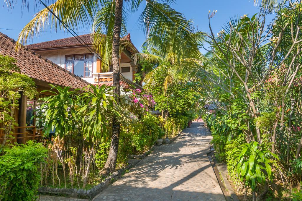 Paradise Palm Beach Bungalows And Dive Center Tulamben Extérieur photo