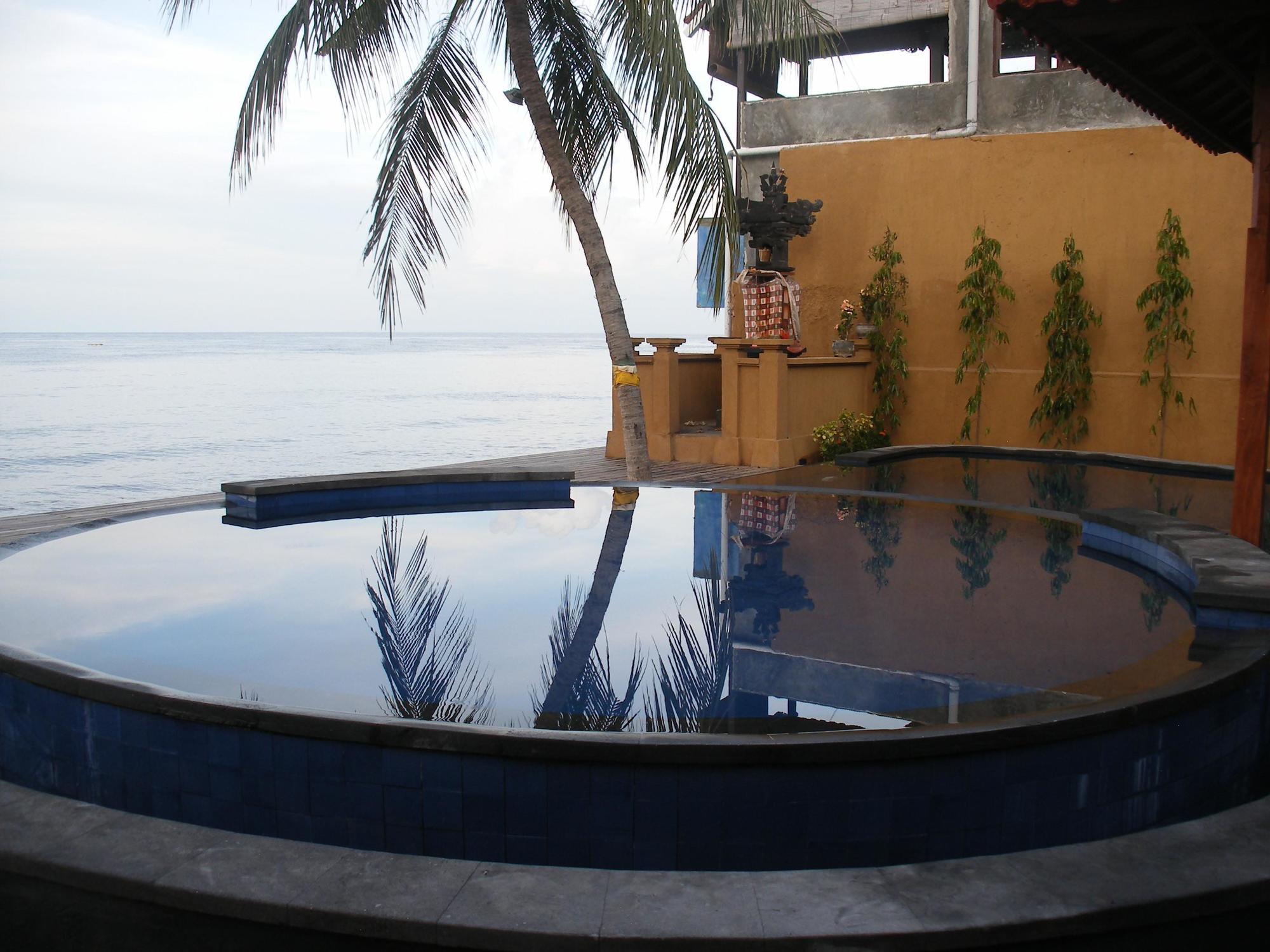 Paradise Palm Beach Bungalows And Dive Center Tulamben Extérieur photo