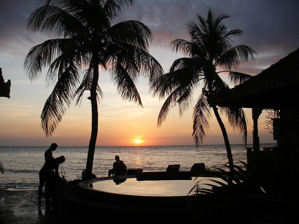 Paradise Palm Beach Bungalows And Dive Center Tulamben Extérieur photo
